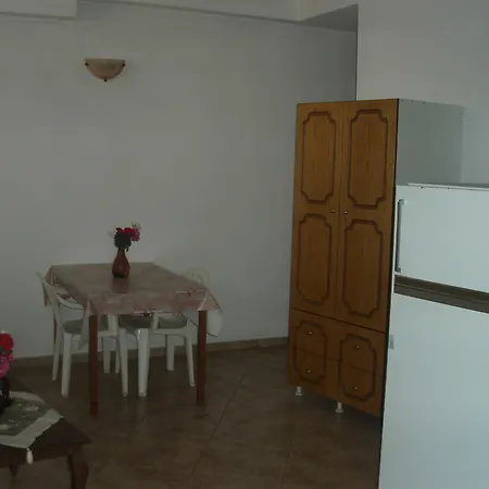 Hellen Apartment *