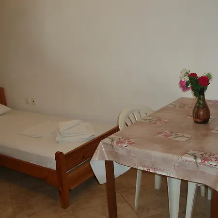 Hellen Apartment *