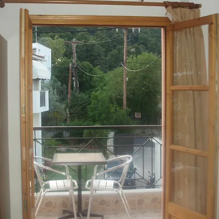 Hellen מגלי אמוס